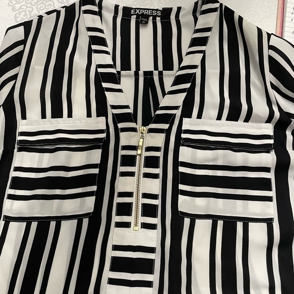Express women. XS top blouse shirt, long sleeve. Black and white stripes - Picture 3 of 7